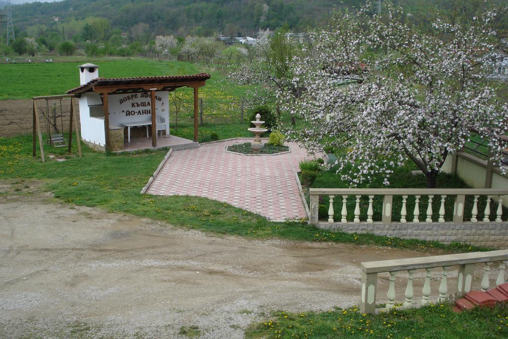 Vacation Home Yoanna Трявна Екстериор снимка